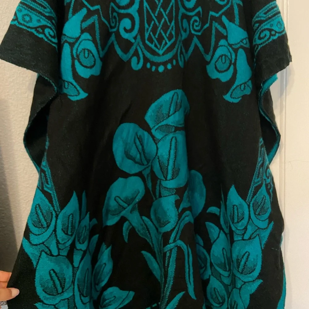 Black and Teal Floral Poncho - Picture 2 of 3